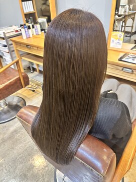 スアバイキキ(SuA by kiki.) ミディアムレイヤー/ハッシュカット/ワインレッド[千葉]