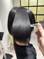 ロウ 町田(ROW)&nbsp;ワンレンボブ前下がりショート内巻きワンカール鎖骨ミディアム