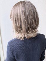 ジーナ バイ アルティナ(Dina by artina)&nbsp;パールホワイト×切りっぱなしボブ【Dina立川】