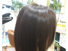 ヘアーアンドビューティー ヒマワリ(hair&beauty Himawari)の雰囲気（縮毛矯正でまとまりやすくサラサラに）