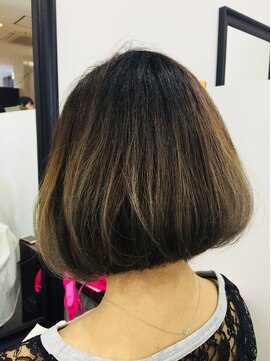 アーク シエル(Ark Ciel) ミニボブ立体感白髪ぼかし大人可愛い小顔襟足すっきり