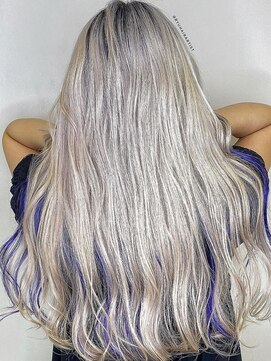 カルフールロコ キョウゴク八潮店(Carrefour LOCO) 【インナーカラー】diamond white hair × inner blue