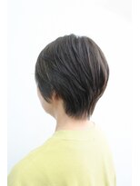 ヘアーサロン ツイン アッシュショート/大人上品/王道丸みショート/耳掛け/小顔