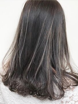 ケアリー 武蔵小杉(Carelly) 前髪かき上げイメチェンイヤリングカラーラベンダーカラーくびれ