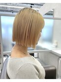 切りっぱなしボブハイトーンボブ
