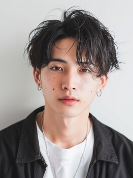 パーマ技術に特化。流行りのツイスト、波巻き、フェザーパーマなど、お客様の「やってみたい」を叶えます。