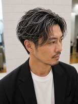 オラ ボーテ(Aura Beaute)&nbsp;デザインブリーチ ハイライト メッシュ センターパートスタイル