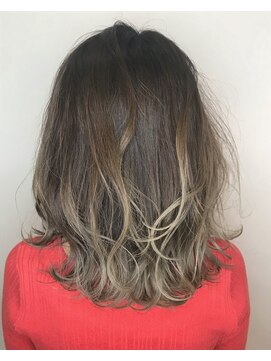 e.m.a プレミアムビューティーサロン 栄駅店(e.m.a PREMIUM BEAUTY SALON) ホワイトベージュグラデーション