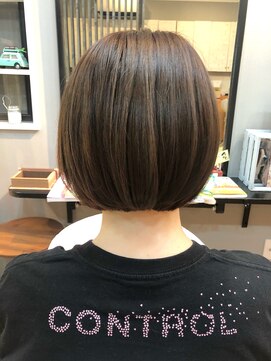 デイジー(Daisy) 丸み大人かわいいショートボブ