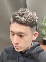 ビーダンディー(Bee dandy)&nbsp;暗めシルバーアッシュ ツーブロック ベリーショート