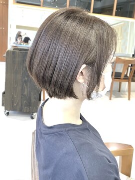バブ バイネオリーブ(Bab by neolive) ショートボブ　グレージュカラー　ダークアッシュ　イメチェン