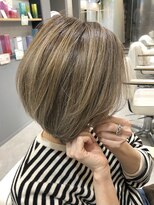 グラッシー センター北店(GLASSI)&nbsp;白髪生かしハイライト★ショートボブ★柔らベージュ【田中彩】