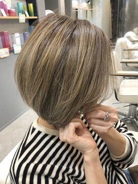 グラッシー センター北店(GLASSI) 白髪生かしハイライト★ショートボブ★柔らベージュ【田中彩】