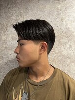 キタセンジュバーバー バイ ティーズ(KITASENJU BARBER by T's)&nbsp;センターパート＆テーパーフェード