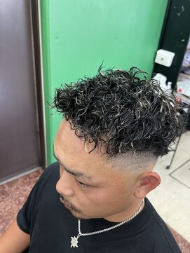 ヘアサロンナンバーワンクラブ上和田本店 ツイスト×メッシュ×スキンフェード