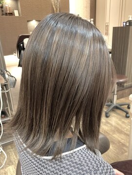 アルターリール(aL ter Rire) グレージュ/白髪ぼかしハイライト/中村郁未