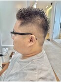 ツーブロック刈り上げ短髪ツイストパーマアップバングメンズヘア