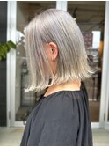シルバーグレージュ　外ハネボブ　ハイライト　ケアブリーチ