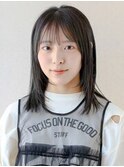 毛先内巻きワンカールで動きのある暗髪ロブ