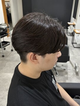 ヒュイル バイ ニアウ(Hwyl by Niau) メンズカット曲がる縮毛矯正刈り上げセンターパートストレート