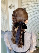 フェリーチェ(Felice)&nbsp;ツイン編みおろし ゆるふわ お呼ばれヘア 参列ヘア