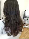 ロングヘアースタイル、ナチュラルパーマ