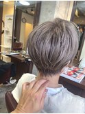 40代以降の白髪ぼかしハイトーンショート