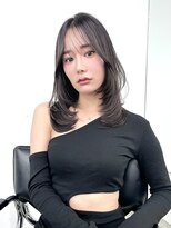 ヴェイン 渋谷(vain)&nbsp;★くびレイヤー黒髪エモージュ小顔レイヤーロンググレーベージュ