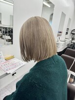 シー バイ ラヴィズム けやき通り1号店(Sea by LUVISM)&nbsp;ホワイトベージュ　切りっぱなしボブ