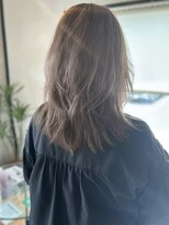アングゥイー(ungu iE) レイヤーカット×グレージュカラー