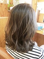 ララテラス(LaLa Terrace)&nbsp;ハイカーキアッシュ×大人かわいい外ハネ切りっぱなしロブ