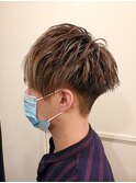 フェザーマッシュ刈り上げ高めを添えて