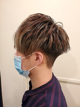 カズ 中津店(KAZU) フェザーマッシュ刈り上げ高めを添えて