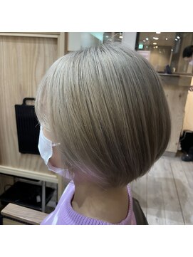 フェリア 梅田(FERIA) ハイトーン×ホワイトベージュ