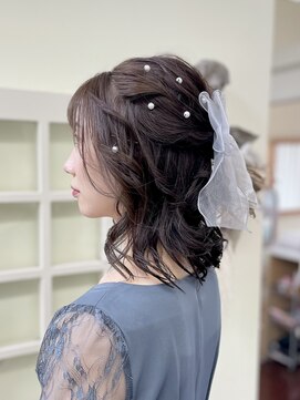 ティーズヘアイナガキイヴピアジェ ハーフアップ＿お顔周り華やかアレンジ＿ふわふわ＿大きめリボン