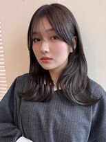 グレージュカラーくびれレイヤー　顔まわり後れ毛カット骨格補正