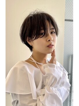 イヴォークトーキョーオーサカ(EVOKE TOKYO osaka) ハンサムショート レイヤー 小顔カット 似合わせ 暗髪