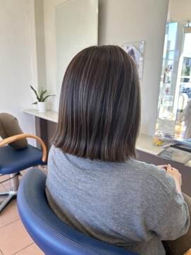 アトリーチェタ 田富店(ATTRICE) ハイライト切りっぱなしボブ
