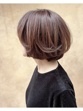 ビュートリアム 梅田(BEAUTRIUM) 柔らか質感の美シルエットボブ
