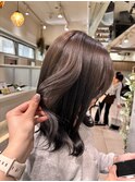 オリーブベージュ