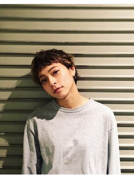 メグリ(meguri) ショートヘアボブことりベージュ毛先パーマウォーターフール黒髪