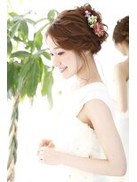 花嫁　ブライダル　パーティー　結婚式　ドレスアップ