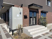 ザベース(the BASE)の雰囲気（駐車場はお店の前に3台停まります。）