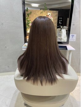 これからの季節にオススメ★手触り・見た目◎なさらさらストレートで、気になるくせやうねりを改善！