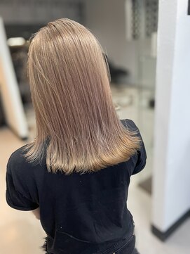 エレクシィ(ELEXY) ミルクティーベージュ　ストレートスタイル