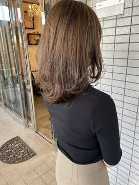 ベコ(Beco) 大人可愛いミディアムレイヤー20代30代40代ベージュ