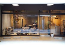 店先に駐車場2台完備しています。