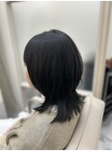 ミディアムウルフ　レイヤー　暗髪カラー