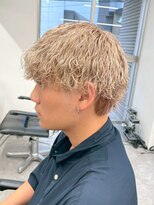 スペインカールスパイキーショートブルーブラックフェザーパーマ