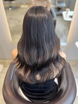 ケリーアン 太田(kelly.un)&nbsp;透明感グレージュカラー / レイヤーカット / シアーカラー